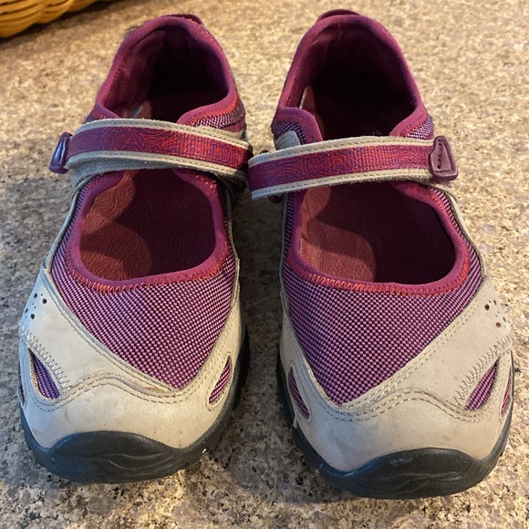 L.L. Bean Sandals or Sneakers? 7 Velcro Closure - Picture 4 of 17